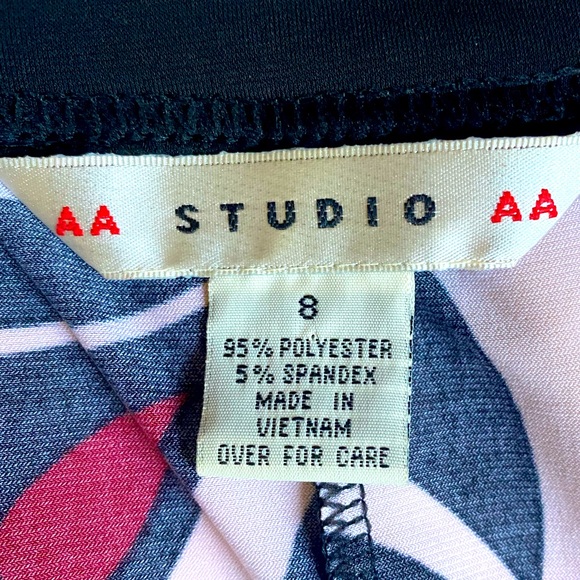 Sleek and flattering dress. Gorgeous colors. Size 8 🖤♥️🖤♥️ - Picture 6 of 10